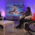 Hanni B.,Jo S. und Edina M. mit dem Gemaelde beim Aufnahme Tv Ipanema Nov 16 HH
